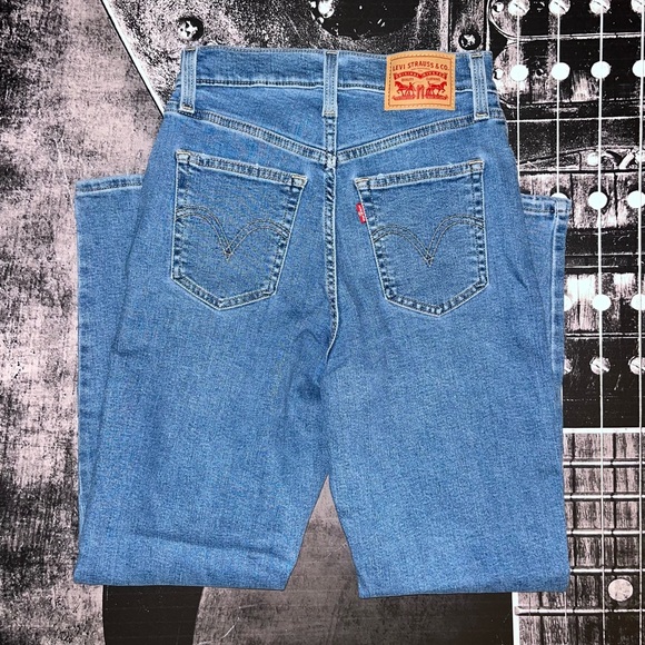 NWT Levi’s Mom Jeans - Picture 5 of 8